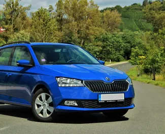 租赁 Skoda Fabia Combi 的正面视图，在布达佩斯, 匈牙利 ✓ 汽车编号 #15250。✓ Manual 变速箱 ✓ 0 评论。