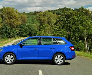 在 在匈牙利 租赁 Skoda Fabia Combi 2019 汽车，特点包括 ✓ 使用 Petrol 燃料和 75 马力 ➤ 起价 19 EUR 每天。