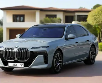 租车 BMW 735i #15325 Automatic 在 在迪拜，配备 L 发动机 ➤ 来自 阿巴斯 阿联酋。