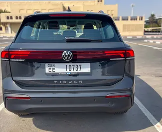 Volkswagen Tiguan 内饰，阿联酋 出租。一辆优秀的 5 座位车，配备 Automatic 变速箱。