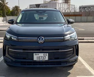 Volkswagen Tiguan 2025 的 Petrol 1.4L 发动机，在 在迪拜 出租。