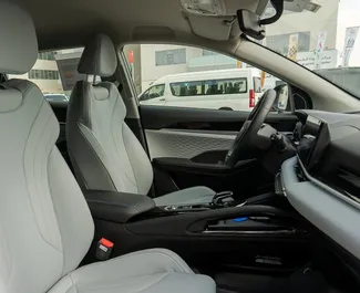 Geely Coolray 2026 搭载 Front drive 系统，在迪拜 可用。