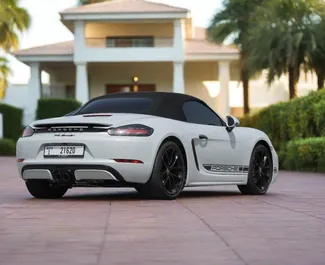 在 阿联酋 租赁 Porsche 718 Boxster 2025 汽车，特点包括 ✓ 使用 Petrol 燃料和  马力 ➤ 起价 800 AED 每天。