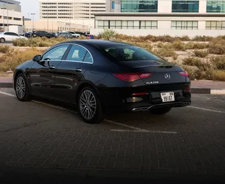 在 阿联酋 租赁 Mercedes-Benz CLA-Class 2025 汽车，特点包括 ✓ 使用 Petrol 燃料和 272 马力 ➤ 起价 300 AED 每天。