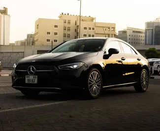 租车 Mercedes-Benz CLA-Class #6161 Automatic 在 在迪拜，配备 2.0L 发动机 ➤ 来自 阿巴斯 阿联酋。