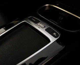 Mercedes-Benz CLA-Class 2025 搭载 Rear drive 系统，在迪拜 可用。