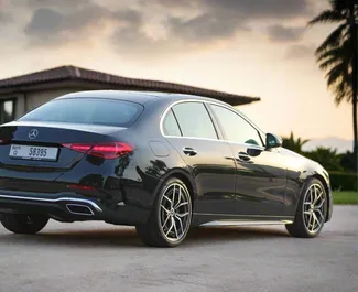在 阿联酋 租赁 Mercedes-Benz C200 2023 汽车，特点包括 ✓ 使用 Petrol 燃料和 300 马力 ➤ 起价 350 AED 每天。