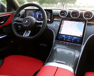 Mercedes-Benz C200 2023 在 在迪拜 可租赁，具有 250 km/day 里程限制。