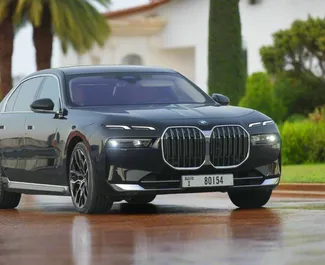 租赁 BMW 735i 的正面视图，在迪拜, 阿联酋 ✓ 汽车编号 #15327。✓ Automatic 变速箱 ✓ 0 评论。