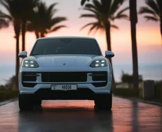 租赁 Porsche Cayenne 的正面视图，在迪拜, 阿联酋 ✓ 汽车编号 #15332。✓ Automatic 变速箱 ✓ 0 评论。