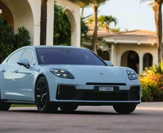 租赁 Porsche Panamera 的正面视图，在迪拜, 阿联酋 ✓ 汽车编号 #15331。✓ Automatic 变速箱 ✓ 0 评论。