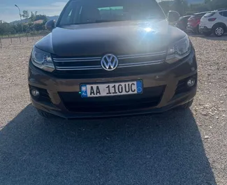 租赁 Volkswagen Tiguan 的正面视图，地拉那机场, 阿尔巴尼亚 ✓ 汽车编号 #15394。✓ Automatic 变速箱 ✓ 0 评论。
