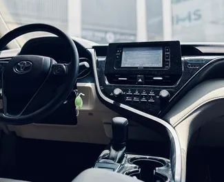 Toyota Camry 2024 的 Petrol 2.5L 发动机，在 在迪拜 出租。