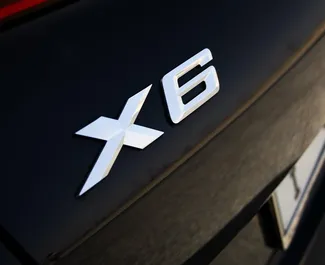 BMW X6 2025 的 Petrol L 发动机，在 在迪拜 出租。