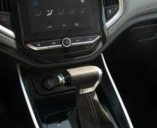 Chevrolet Captiva 2026 的 Petrol 1.8L 发动机，在 在迪拜 出租。