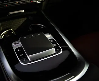 Mercedes-Benz G63 AMG 2025 在 在迪拜 可租赁，具有 250 km/day 里程限制。