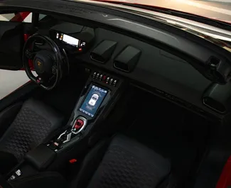 Lamborghini Huracan Perfomante Spider 2024 搭载 All wheel drive 系统，在迪拜 可用。