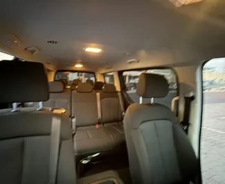 Hyundai Staria 2026 在 在迪拜 可租赁，具有 250 km/day 里程限制。