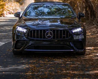 租赁 Mercedes-Benz E53 AMG 的正面视图，在迪拜, 阿联酋 ✓ 汽车编号 #15319。✓ Automatic 变速箱 ✓ 0 评论。