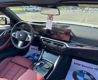 BMW 430i Cabrio 2024 的 Petrol L 发动机，在 在迪拜 出租。