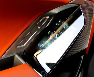 BMW 735i 内饰，阿联酋 出租。一辆优秀的 5 座位车，配备 Automatic 变速箱。