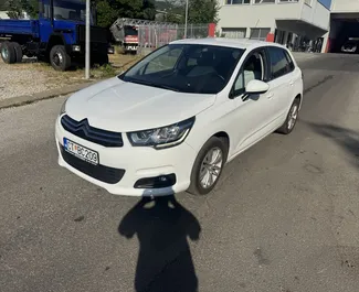 Citroen C4 租赁。在 在黑山 出租的 经济, 舒适性 汽车 ✓ Without Deposit ✓ 提供 TPL, Passengers, No Deposit 保险选项。