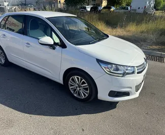 在 在黑山 租赁 Citroen C4 2019 汽车，特点包括 ✓ 使用 Diesel 燃料和 105 马力 ➤ 起价 30 EUR 每天。