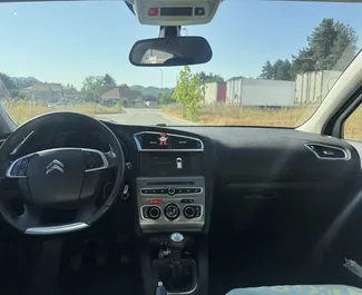 租赁 Citroen C4 的正面视图，在布德瓦, 黑山共和国 ✓ 汽车编号 #15528。✓ Manual 变速箱 ✓ 0 评论。