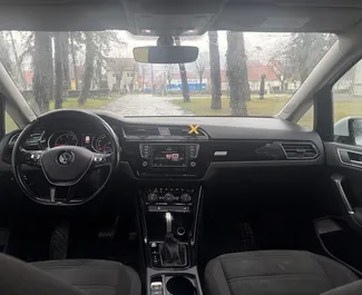 租车 Volkswagen Touran #15440 Automatic 在 在布德瓦，配备 2.0L 发动机 ➤ 来自 Filip 在黑山。