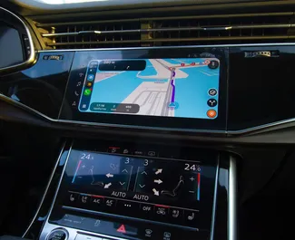 Audi Q7 内饰，阿联酋 出租。一辆优秀的 7 座位车，配备 Automatic 变速箱。