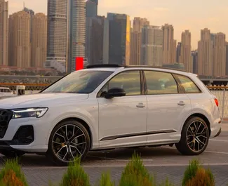在 阿联酋 租赁 Audi Q7 2024 汽车，特点包括 ✓ 使用 Petrol 燃料和 249 马力 ➤ 起价 510 AED 每天。