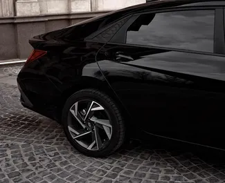 Hyundai Elantra 2024 的 Petrol 1.6L 发动机，在 在阿拉木图 出租。