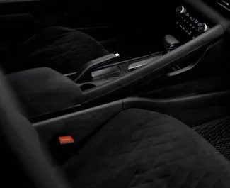 Hyundai Elantra 内饰，在哈萨克斯坦 出租。一辆优秀的 5 座位车，配备 Automatic 变速箱。