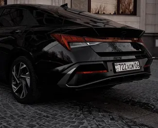 Hyundai Elantra 2024 在 在阿拉木图 可租赁，具有 250 km/day 里程限制。