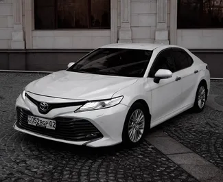 租赁 Toyota Camry 的正面视图，在阿拉木图, 哈萨克斯坦 ✓ 汽车编号 #15088。✓ Automatic 变速箱 ✓ 0 评论。