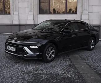 租赁 Hyundai Sonata 的正面视图，在阿拉木图, 哈萨克斯坦 ✓ 汽车编号 #15093。✓ Automatic 变速箱 ✓ 0 评论。