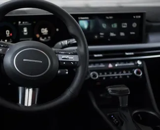 Hyundai Sonata 内饰，在哈萨克斯坦 出租。一辆优秀的 5 座位车，配备 Automatic 变速箱。