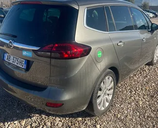 在 在阿尔巴尼亚 租赁 Opel Zafira 2021 汽车，特点包括 ✓ 使用 Petrol 燃料和 160 马力 ➤ 起价 22 EUR 每天。