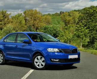 租赁 Skoda Rapid 的正面视图，在布达佩斯, 匈牙利 ✓ 汽车编号 #15251。✓ Automatic 变速箱 ✓ 0 评论。
