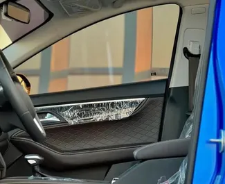 JAC J7 租赁。在 阿联酋 出租的 舒适性 汽车 ✓ Deposit of 1000 AED ✓ 提供 TPL 保险选项。