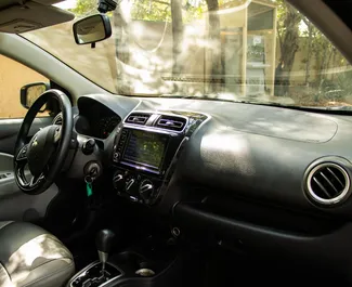 Mitsubishi Attrage 2024 在 在迪拜 可租赁，具有 250 km/day 里程限制。