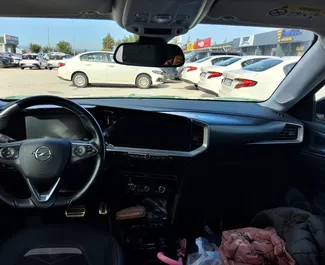 在 在土耳其 租赁 Opel Mokka 2023 汽车，特点包括 ✓ 使用 Petrol 燃料和 115 马力 ➤ 起价 48 USD 每天。