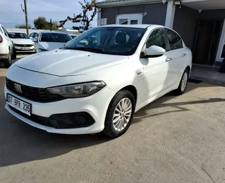 租赁 Fiat Egea 的正面视图，在安塔利亚机场, 土耳其 ✓ 汽车编号 #6550。✓ Manual 变速箱 ✓ 8 评论。