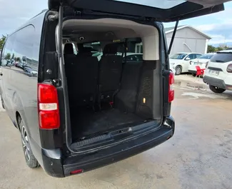 Citroen Space Tourer 2023 的 Diesel 2.0L 发动机，在 在安塔利亚机场 出租。