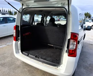 在 在土耳其 租赁 Fiat Fiorino 2023 汽车，特点包括 ✓ 使用 Petrol 燃料和 90 马力 ➤ 起价 17 USD 每天。