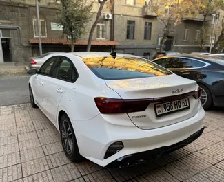 Kia Forte 2022 的 Petrol L 发动机，在 在埃里温 出租。