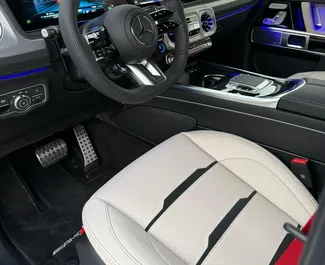 Mercedes-Benz G63 AMG 2026 搭载 All wheel drive 系统，在迪拜 可用。