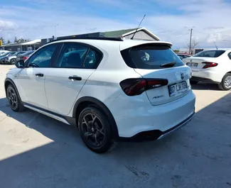 租赁 Fiat Egea Cross 的正面视图，在安塔利亚机场, 土耳其 ✓ 汽车编号 #15535。✓ Manual 变速箱 ✓ 0 评论。