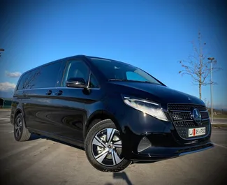 租赁 Mercedes-Benz V-Class 的正面视图，在卢布尔雅那, 斯洛文尼亚 ✓ 汽车编号 #15657。✓ Automatic 变速箱 ✓ 0 评论。