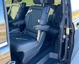 Mercedes-Benz V-Class 2025 的 Diesel 3.0L 发动机，在 在卢布尔雅那 出租。